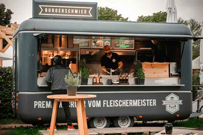 Foodtruck mietenin 10178 Berlin - Mitte, Bezirk Treptow-Köpenick, Bezirk Tempelhof-Schöneberg, Bezirk Pankow, Bezirk Neukölln, Bezirk Charlottenburg-Wilmersdorf und Bezirk Steglitz-Zehlendorf, Bezirk Spandau, Bezirk Reinickendorf